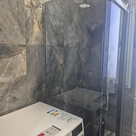 2 Διαμέρισμα *